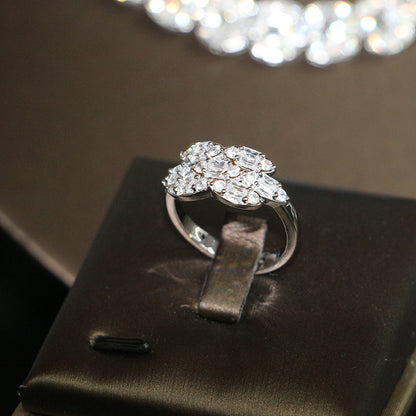 Jóias de noiva e acessórios para vestido de casamento. Conjunto de quatro peças de zircônia